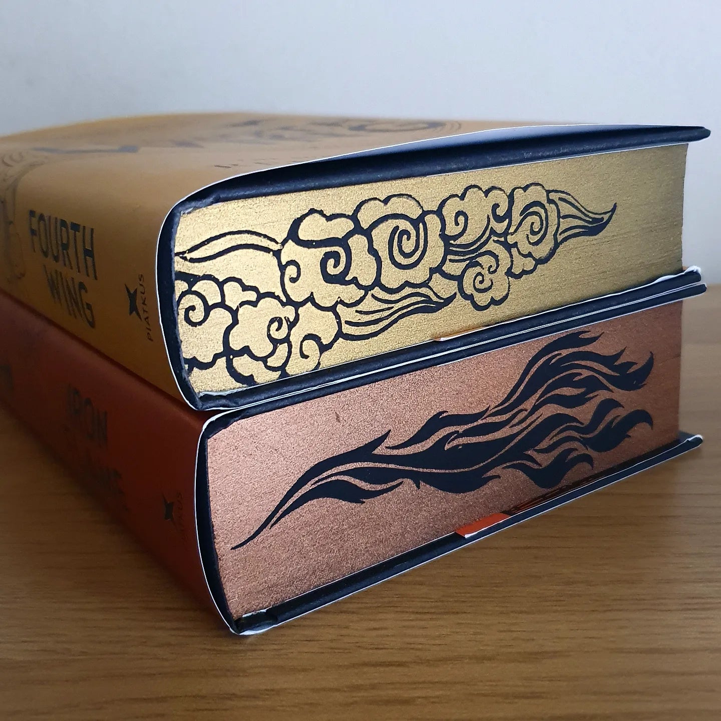 IRON FLAME UK Edition Rebecca Yarros Painted Edges Special Edition Custom  Book Sprayed Edge Book Fourth Wing Sprayed Edge Sequel 